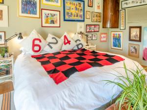 Katil atau katil-katil dalam bilik di Lymington Lodge +10 gambar