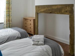 En eller flere senge i et værelse på Puffin House + 7 billeder