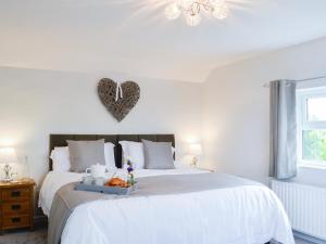 Postel nebo postele na pokoji v ubytování Hillside Cottage + 15 fotografií