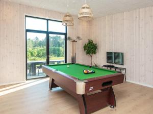 Τραπέζι μπιλιάρδου στο 16 person holiday home in Glesborg