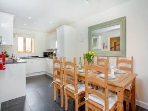 Kuchyň nebo kuchyňský kout v ubytování Kingfisher