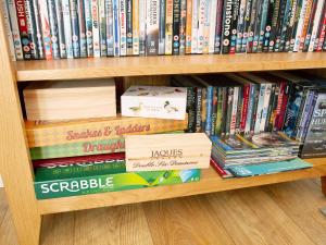 a book shelf filled with lots of books at Gannet Lodge - Uk30977 in Bempton