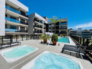 Bazén v ubytování Oásis do Atlântico Home Club - Apto Vista Mar para 4 pessoas nebo v jeho okolí