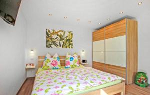 a bedroom with a large bed with a wooden headboard at Ferienhaus Kratzeburg in Kratzeburg