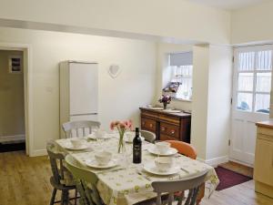 Nápoje v ubytování Stable Cottage