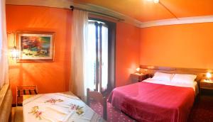 Postel nebo postele na pokoji v ubytování Hotel Alle Alpi