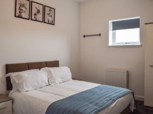 Ένα ή περισσότερα κρεβάτια σε δωμάτιο στο Apartment 5 - Uk48908