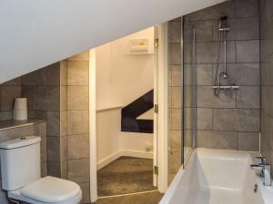 Ένα μπάνιο στο Apartment 5 - Uk48908