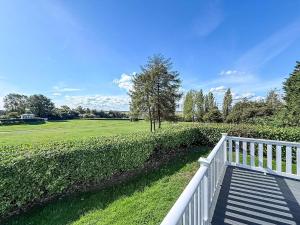 Imagen de la galería de Beautiful 6 Berth Caravan With Decking In Norfolk Ref 89001Mv, en Belton 7 fotos más