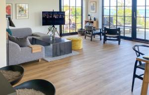 Posezení v ubytování Awesome Home In Svaneke With Kitchen