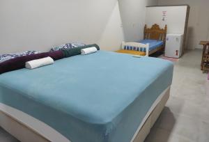 a large blue bed sitting in a room at Apartamento Nami 2 in Cacoal