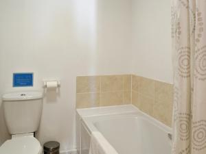 Bilik mandi di Dove Cottage - 25117 +5 gambar