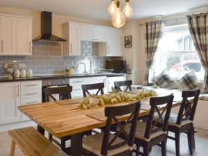 Dapur atau dapur kecil di Riverside Cottage - Uk32405 +14 gambar