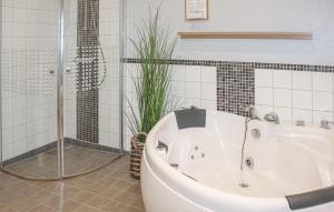 Ένα μπάνιο στο Holiday Home Vestskoven Iii