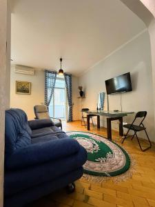 TV a/nebo společenská místnost v ubytování Kyiv 3D Kruglik Apartment