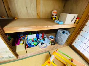 a shelf in a toy house with toys on it at Cyclist inn Hachikakuno / Vacation STAY 78852 in Shimosato +36 photos