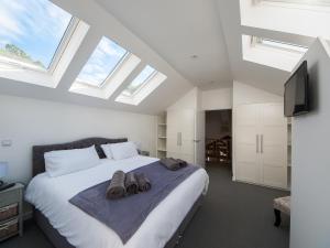 En eller flere senge i et værelse på Chestnut Cottage - Uk11846