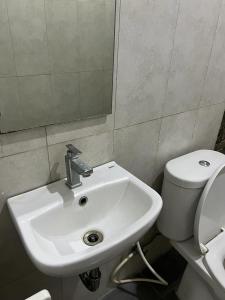 Ένα μπάνιο στο Pulasari Homestay +8 φωτογραφίες