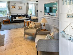 a living room with couches and a couch at Goleufryn in Abersoch