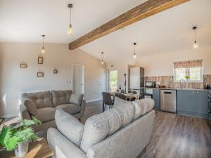 Η κουζίνα ή μικρή κουζίνα στο West End Farm Lodge Alabaster