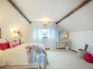 een slaapkamer met een bed met een jurk erop bij The Cottage in Arminghall