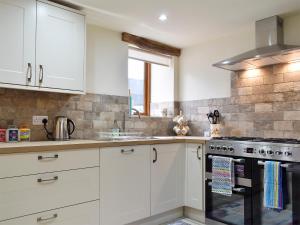 Dapur atau dapur kecil di 2 The Calf Pens +9 gambar