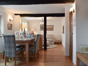 Χώρος καθιστικού στο Three Batch Cottages +21 φωτογραφίες
