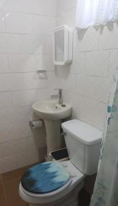 Ένα μπάνιο στο Cabaña Montaña Azul Boquete +30 φωτογραφίες