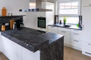 Kuchyň nebo kuchyňský kout v ubytování Piratenlager Seeblick