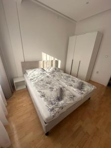 a bedroom with a bed in a room at City Center Apartment in Zrenjanin