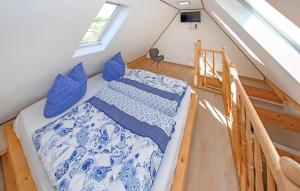 a bedroom with a bed with blue and white sheets at Ferienwohnung Malchow in Malchow