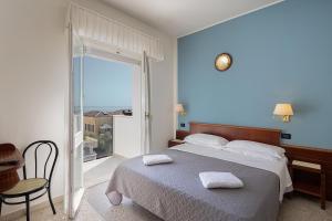 Postel nebo postele na pokoji v ubytování Hotel Avana Fronte Mare + 122 fotografií