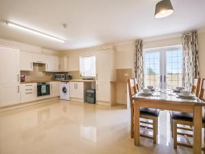 a large kitchen with a table and chairs in a room at 4 Dawson Court - Uk33414 in Mablethorpe