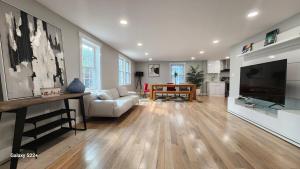 a living room with a television and a couch and a table at Beautiful New House 5B4B in Arlington