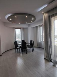 Χώρος καθιστικού στο Peak City Residence