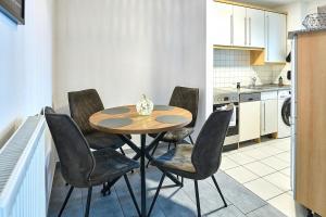 Kuchyň nebo kuchyňský kout v ubytování Wohlfühlnest St Leon Rot Aufzug Klima Balkon