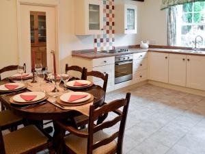 Η κουζίνα ή μικρή κουζίνα στο Karslake House