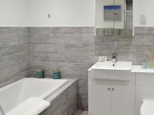 Deepwater Point Apartmentにあるバスルーム