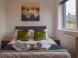Postel nebo postele na pokoji v ubytování Apartment 2 - Uk48905