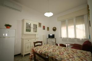 Köök või kööginurk majutusasutuses Appartamento indipendente con giardino a 400 m dal mare +2 fotot