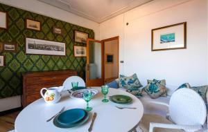 Χώρος καθιστικού στο Nice Apartment In Porto San Giorgio