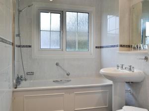 Gallery image of Woodland View Bungalow 2 - Uk10493 in Pennal