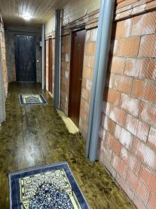 Afbeelding uit fotogalerij van Guest house River side in Adishi +62 foto's