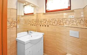 Vannituba majutusasutuses Doppelhaushälfte Waren Müritz +6 fotot