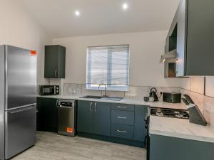 Η κουζίνα ή μικρή κουζίνα στο Lodge 2 - Uk48681 +15 φωτογραφίες