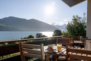 a table with a plate of food and a glass of beer at MountLake House in Einigen