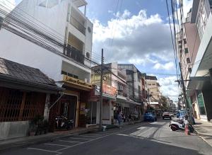 a city street with buildings on the side of the road at Laloon Guesthouse in Hat Yai