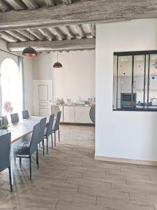 Φωτογραφία από το άλμπουμ του Chambre d'hôtes Le Domaine des Hirondelles σε Champcenest