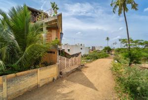 Κήπος έξω από το AR Lighthouse Bay Villa with Terrace Jacuzzi by Roscotel