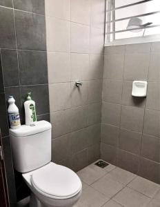 Ένα μπάνιο στο Homestay Abah